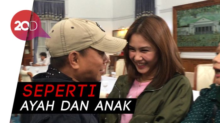 Lengket Banget! Begini Kedekatan Vanesha Prescilla dan Pidi Baiq