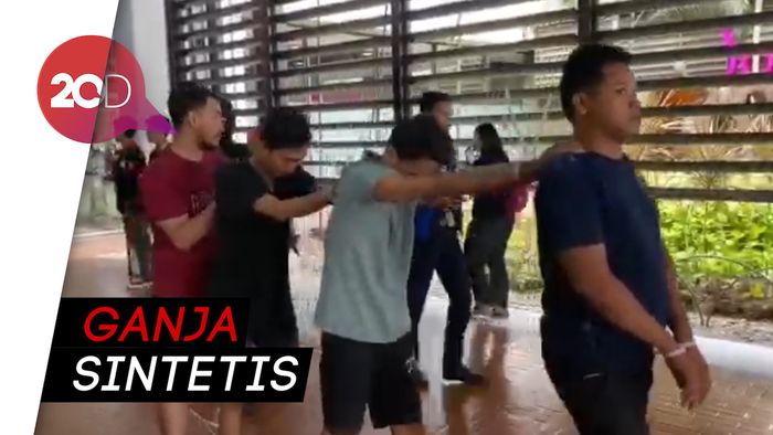 4 Pembuat Ganja Sintetis di Surabaya Dibawa ke Jakarta