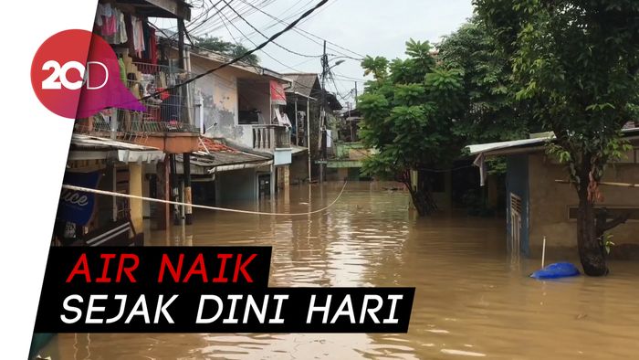 Jalan Binawarga Rawajati Banjir 2 Meter