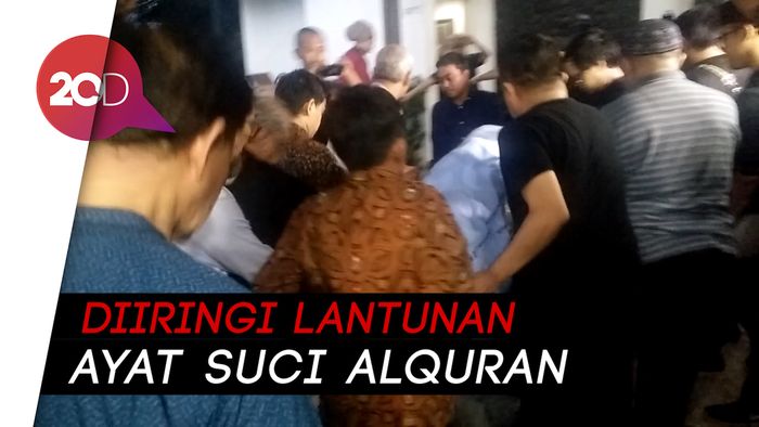 Jenazah Damayanti Noor Istri Mendiang Chrisye Tiba di Rumah Duka