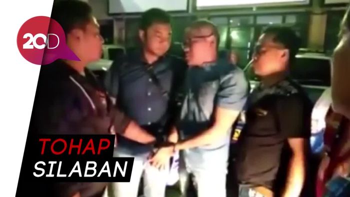 Pengendara Mobil yang Ajak Duel Polisi Ditangkap!