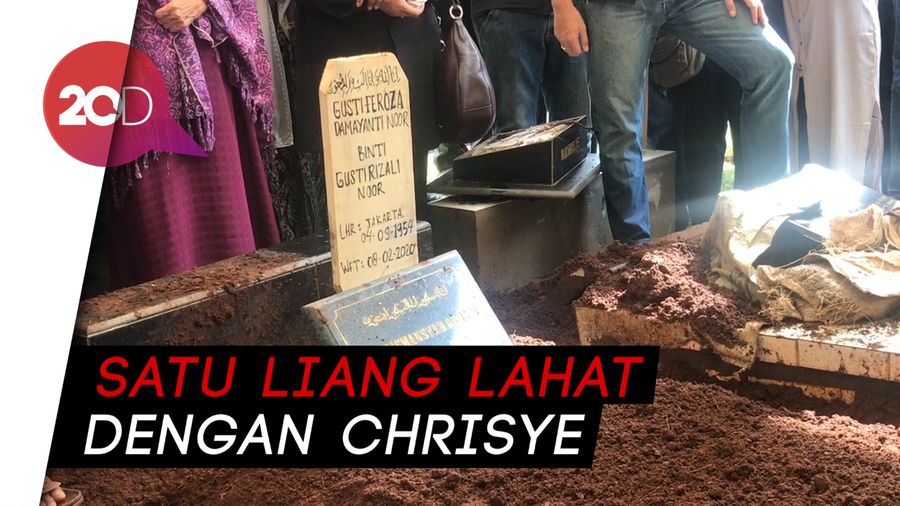 Prosesi Pemakaman Damayanti Noor Istri Mendiang Chrisye