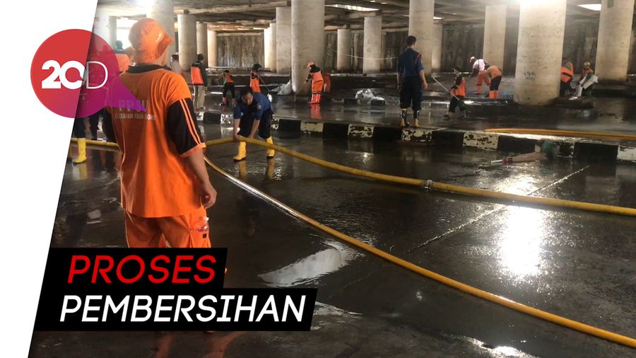 Penampakan Banjir di Underpass Kemayoran Surut, Sisakan Lumpur