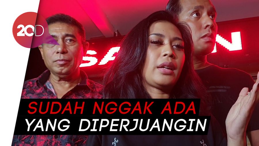 Anak Meninggal, Proses Cerai Karen Pooroe-Arya Claproth Tetap Berlanjut