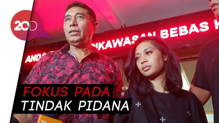Karen Pooroe Serahkan Kasus Kematian Anaknya ke Polisi