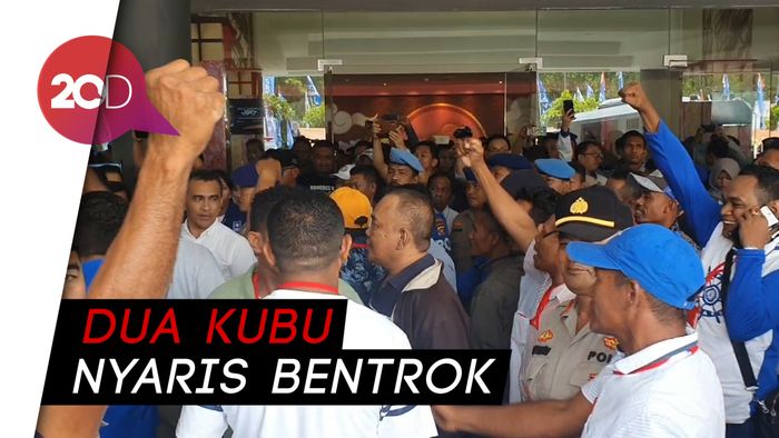 Kongres PAN Panas Lagi! Massa Kubu Zulhas Vs Mulfachri Adu Mulut