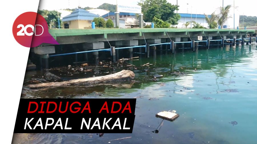 Duh...Limbah Oli Cemari Perairan Banten