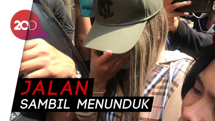 Lucinta Luna Diam Seribu Bahasa saat Dibawa Polisi ke BNN Lido