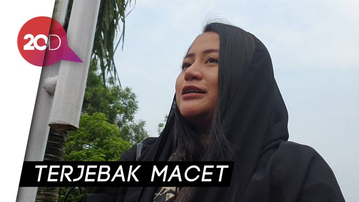 Alasan Juwita Bahar Tak Hadiri Pemakaman Neneknya