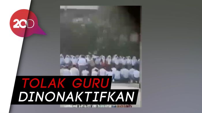 Siswa SMA 12 Bekasi Gelar Aksi Bela Guru yang Pukul Muridnya