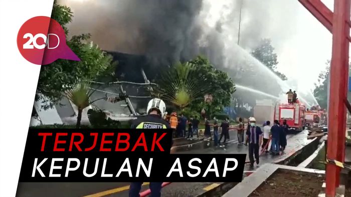 6 Pegawai Berhasil Selamat Usai Terjebak di Kebakaran Pabrik Kosmetik