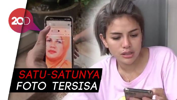 Nikita Mirzani Pamerkan Foto Cantik Ibunya yang Blasteran Belanda