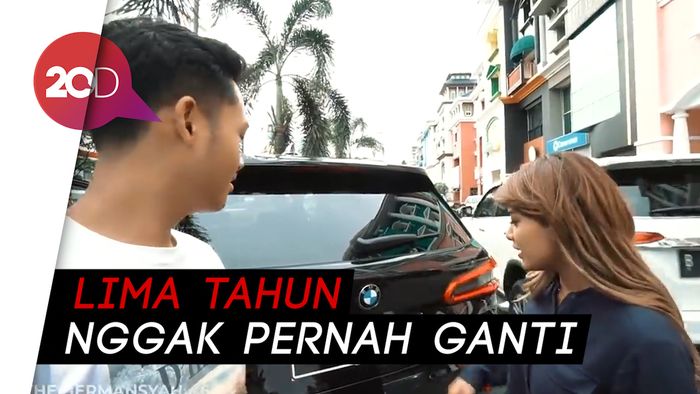 Aurel dan Azriel Beri Kado Mobil BMW untuk Anang-Ashanty