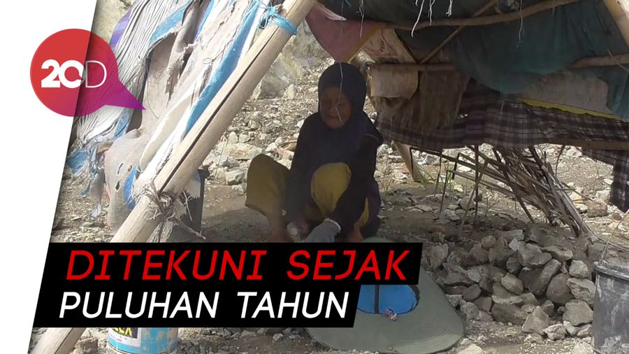 Para Lansia Jadi Pemecah Batu Demi Sesuap Nasi