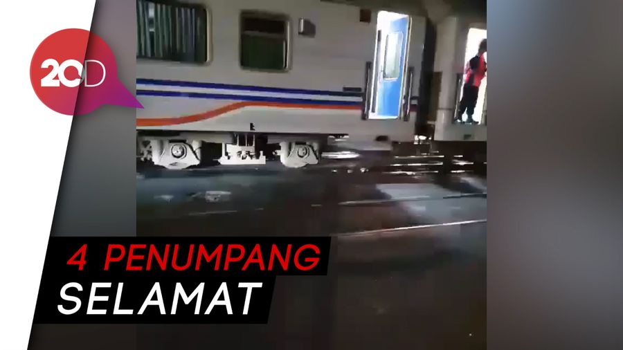 Terobos Perlintasan Kereta, Toyota Fortuner Ringsek