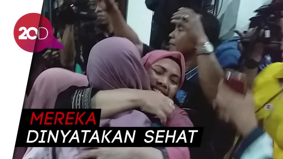 Warga Jatim Pulang dari Natuna, Khofifah: Lingkungan Jangan Waswas