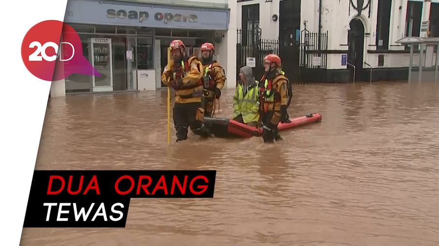 Badai Dennis Hantam Daratan Inggris
