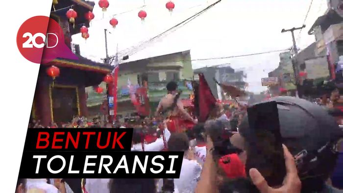 Debus dan Tanjidor dalam Festival Cap Go Meh Sukabumi 