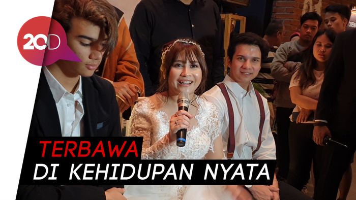Jadi Gadis Tomboi, Prilly Latuconsina Belajar Duduk Mengangkang