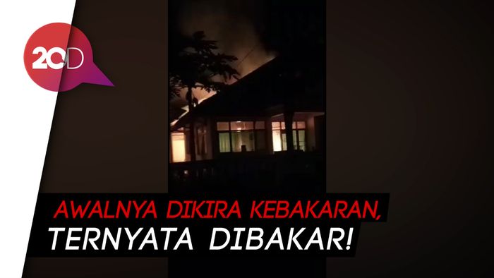 Kades di Tasikmalaya Bakar Kantor Gegara Didemo Warga