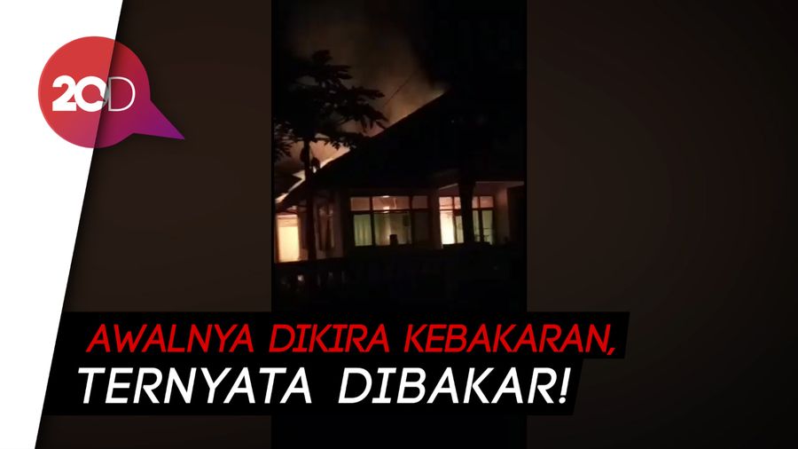 Kades di Tasikmalaya Bakar Kantor Gegara Didemo Warga
