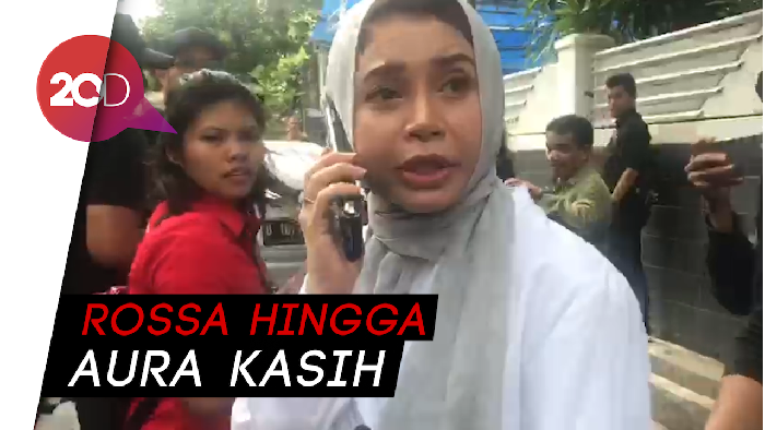 Sederet Rekan Artis Melayat ke Rumah Duka Ashraf Sinclair