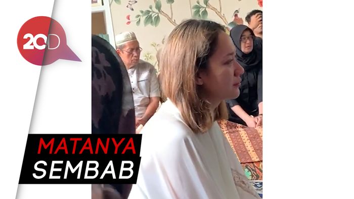 Wajah Sedih BCL Hadapi Kepergian Ashraf Sinclair