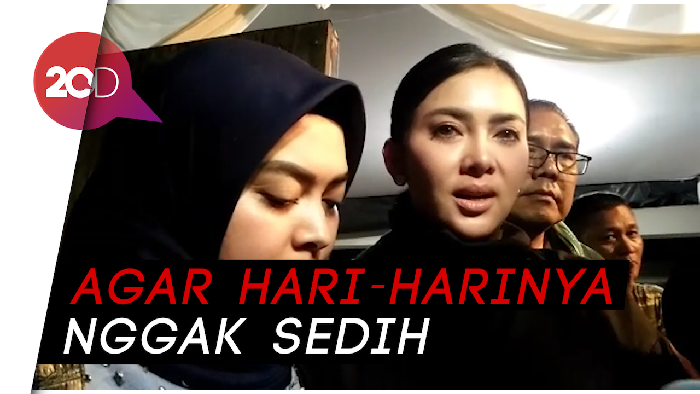 Hadiri Tahlilan Ashraf, Syahrini Hibur dan Beri Support BCL 