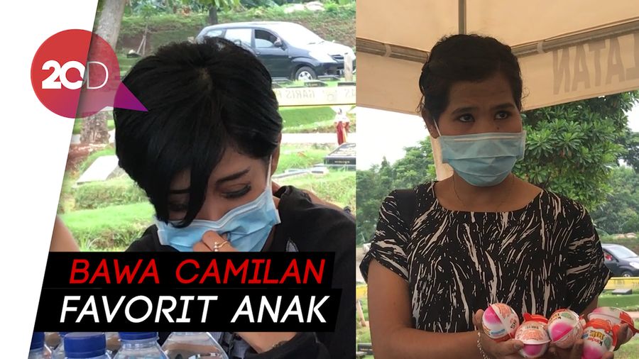 Masuk Tempat Autopsi Anak, Karen Pooroe Menangis Histeris