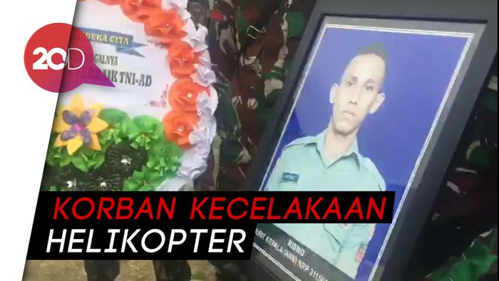  Tangis Keluarga Pecah Saat Jenazah Praka Anumerta Risno Tiba