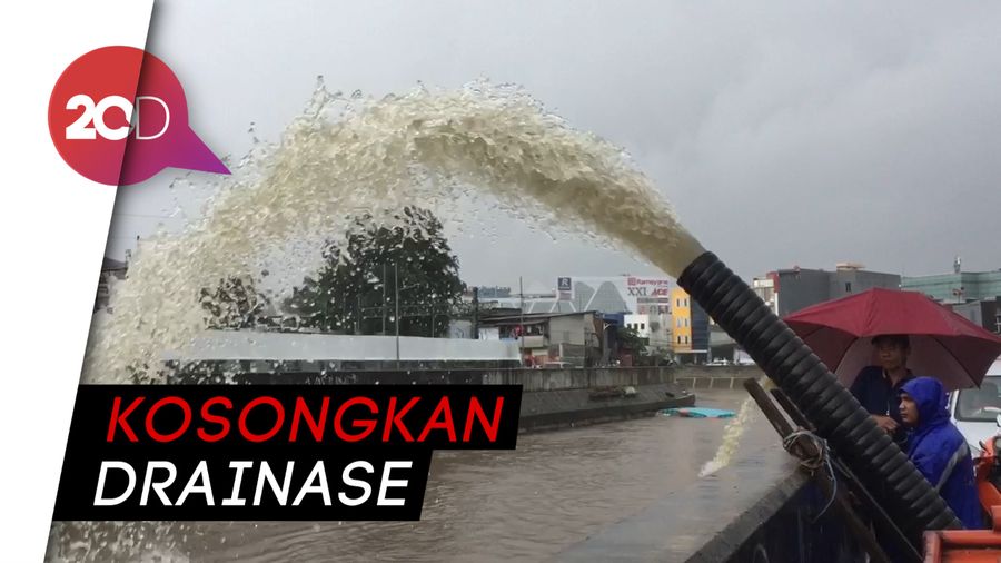 Antisipasi Banjir Kampung Pulo, Dinas SDA DKI Kosongkan Drainase