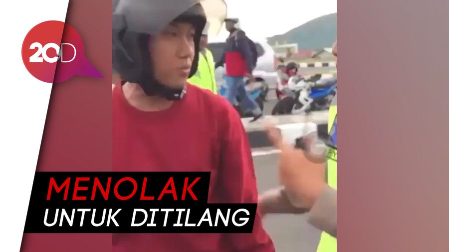 Kocak! Ditilang Karena Masuk Jalur Cepat, Pemotor: Saya Cepat Kok