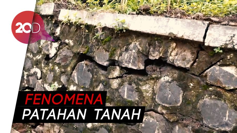 15 Ha Tanah Ambles di Batang, Jalanan Retak