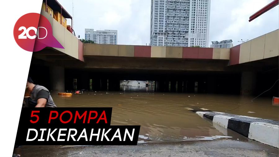 Banjir Setinggi 3 Meter di Underpass Kemayoran Putus Akses Jalan!