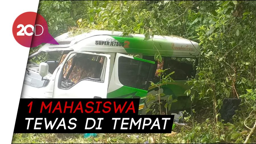 Rem Blong, Minibus Pembawa Belasan Mahasiswa Terguling di Banyuwangi