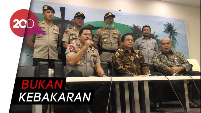 Penjelasan Polisi soal Kepulan Asap di Gedung DPR