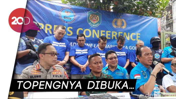 Tampang 5 Orang di Balik Berdirinya Pabrik Pil Narkoba di Bandung