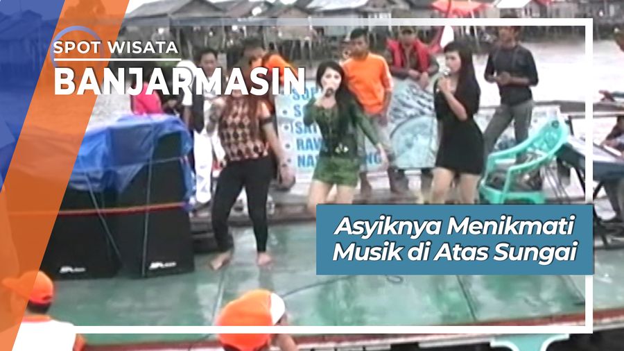 Menikmati Musik di Atas Sungai Banjarmasin