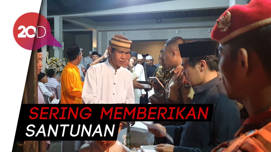 Ashraf Sinclair Dikenal Dekat dengan Anak Yatim