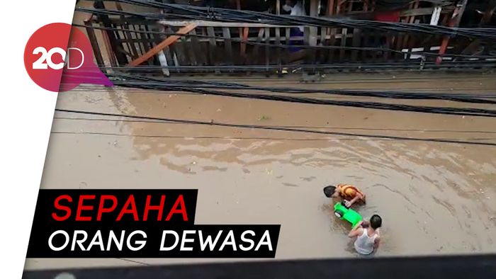 Banjir di Tegal Parang, Anak-anak Asyik Bermain