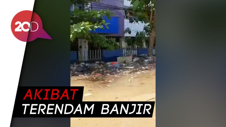 Jalan Perintis Kemerdekaan dan Tol Cikampek Bak Sungai