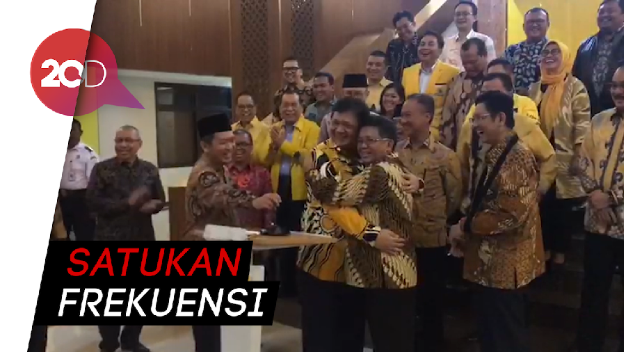 Pelukan Airlangga-Sohibul Usai Bahas Pilkada-Omnibus Law