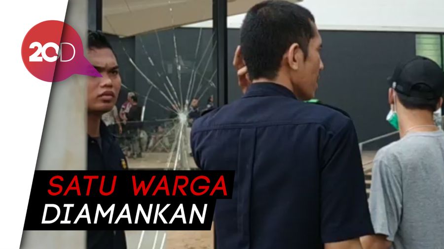 Polisi Olah TKP AEON Mall JGC Cakung