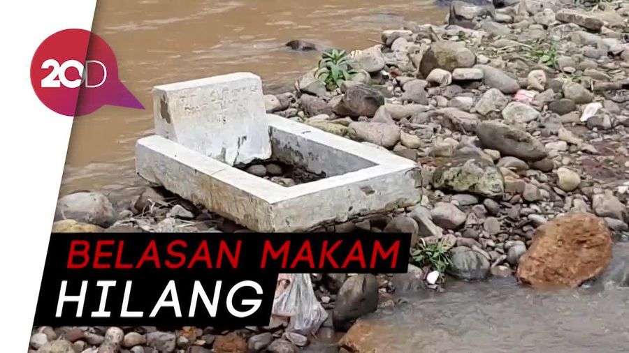Longsor di Bogor Hanyutkan Belasan Makam, Kafan Bergelantungan