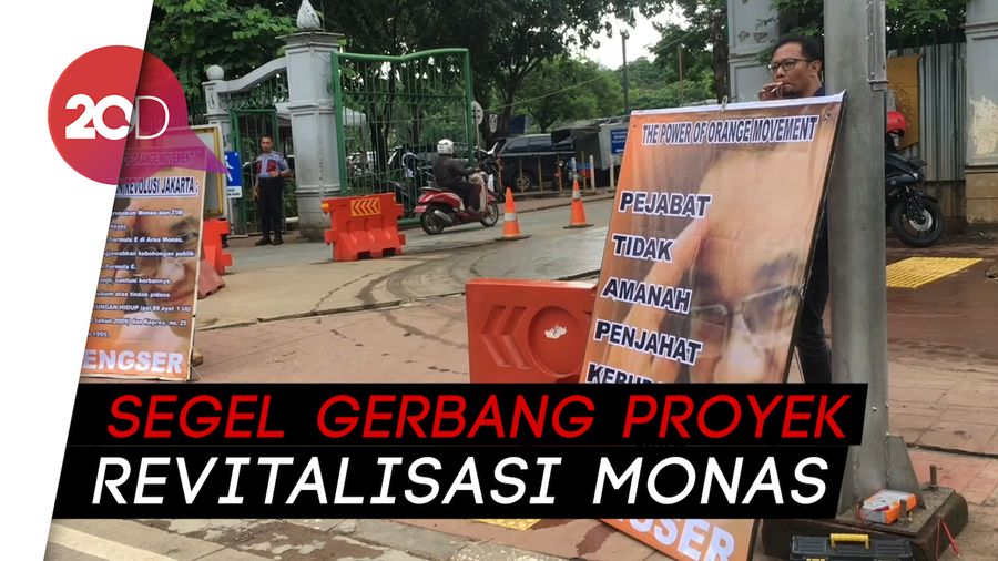 Massa Gelar Aksi di Depan Pintu IRTI Monas, Minta Anies Lengser