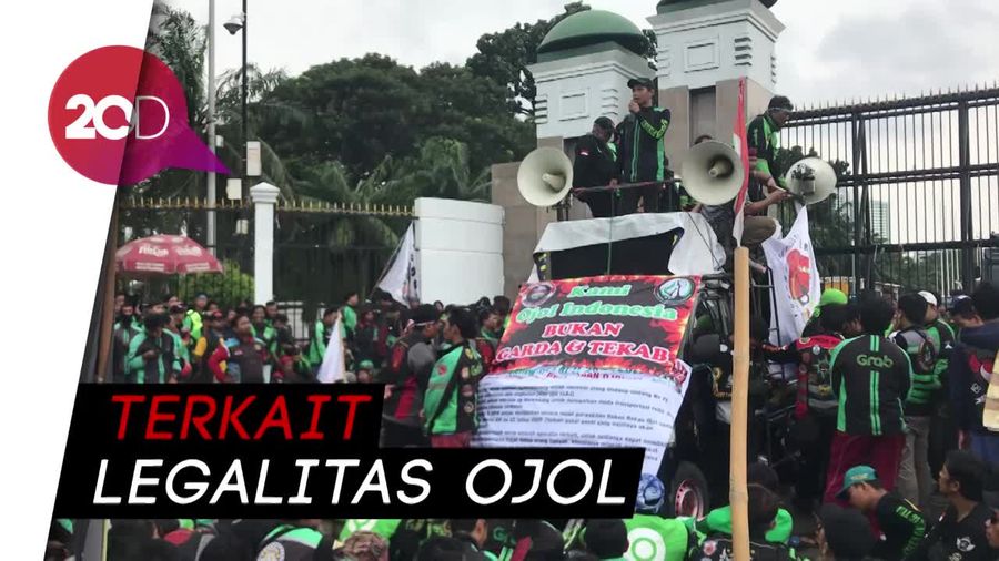 Massa Ojol Demo Lantaran Kecewa Dengan Omongan Anggota DPR