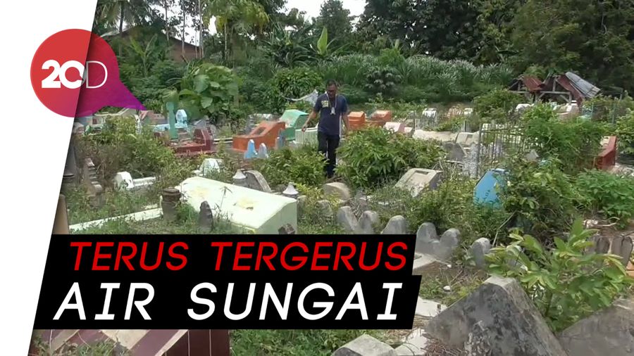 Terus Terkikis Air, Makam di Polman Terancam Jatuh ke Sungai