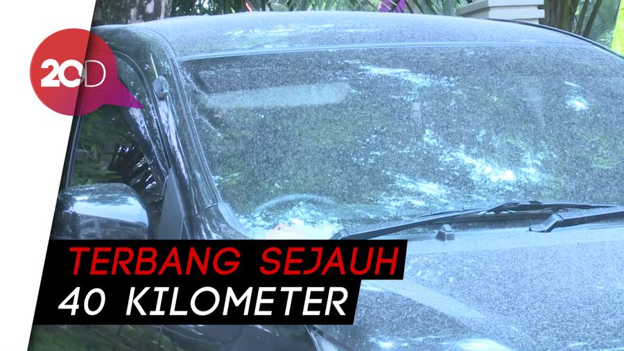 Hujan Abu Akibat Erupsi Gunung Merapi Menjangkau Solo