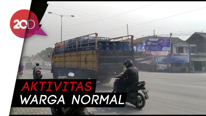 Klaten Juga Diguyur Hujan Abu Merapi, Jalanan Memutih