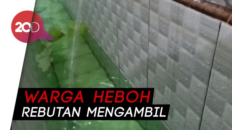 Air Masjid Al Mubarok Mendadak Hijau Seperti Sirup